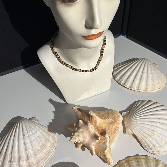 Charming Stretch Wood Bead Necklace - Effortless Elegance - Picture 4 of 9